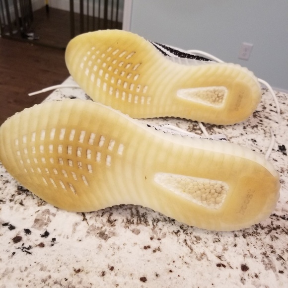 Yeezy Boost 350 V2 Zebra - Picture 5 of 6